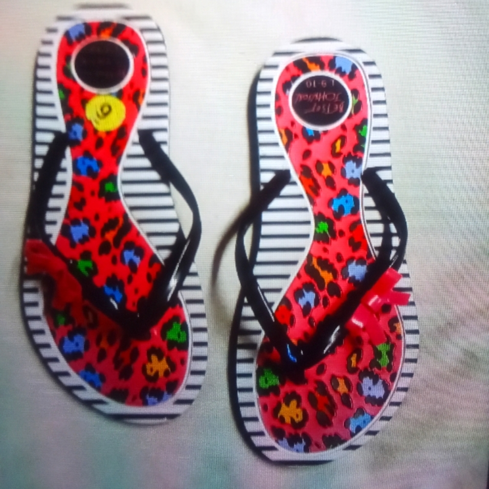 Betsey Johnson leopard spotted flip flops. Size L 9-10. NWT